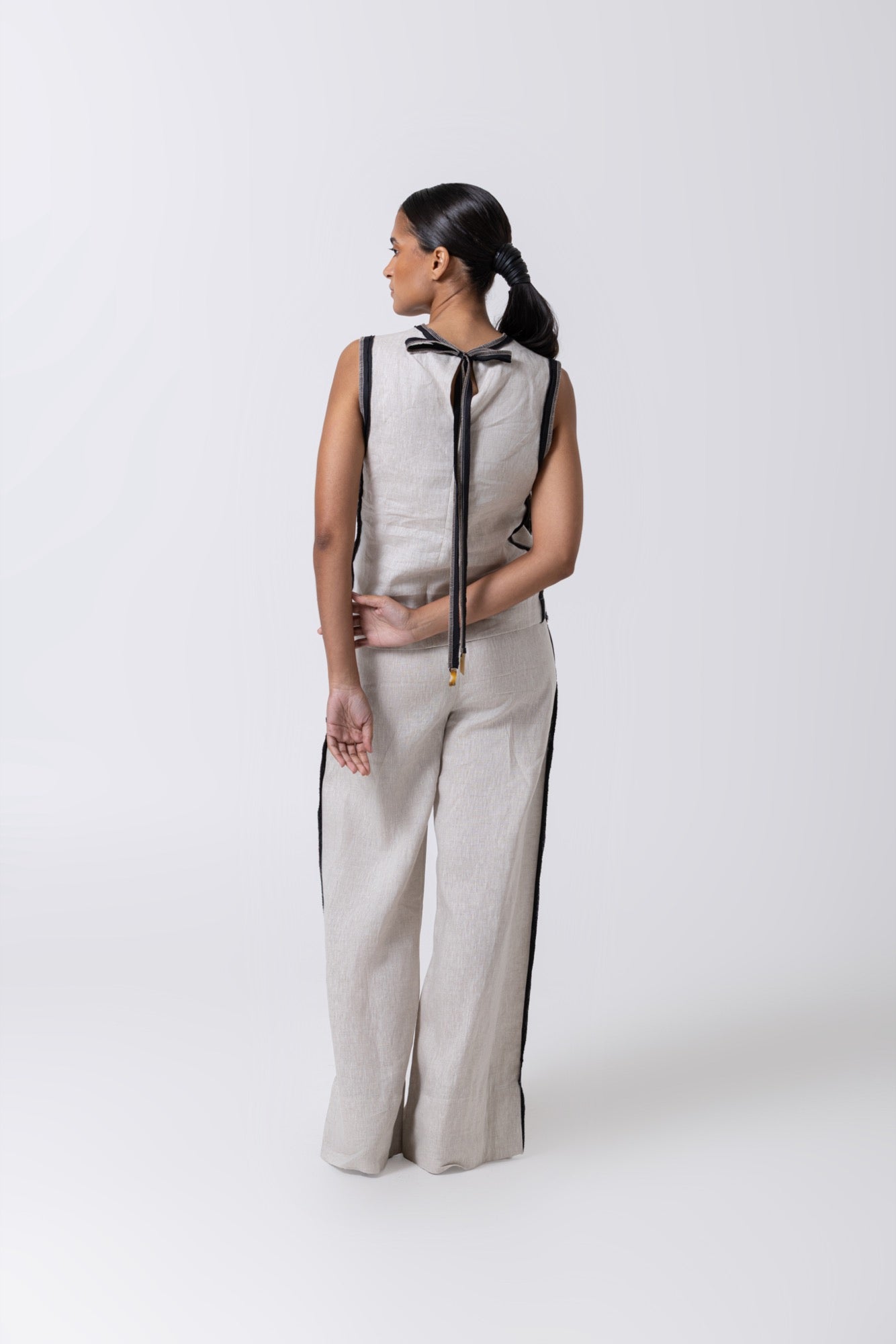 Nita Sleeveless Top in Linen Crudo