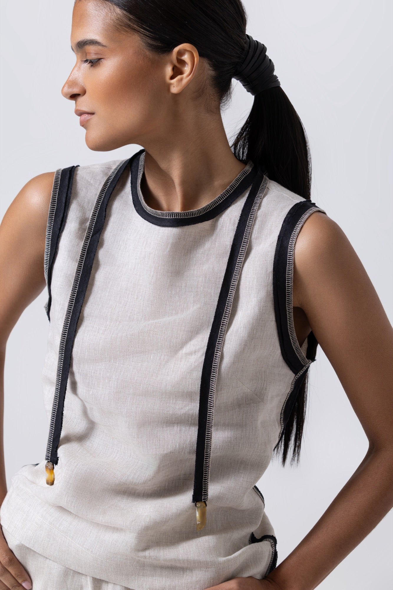 Nita Sleeveless Top in Linen Crudo