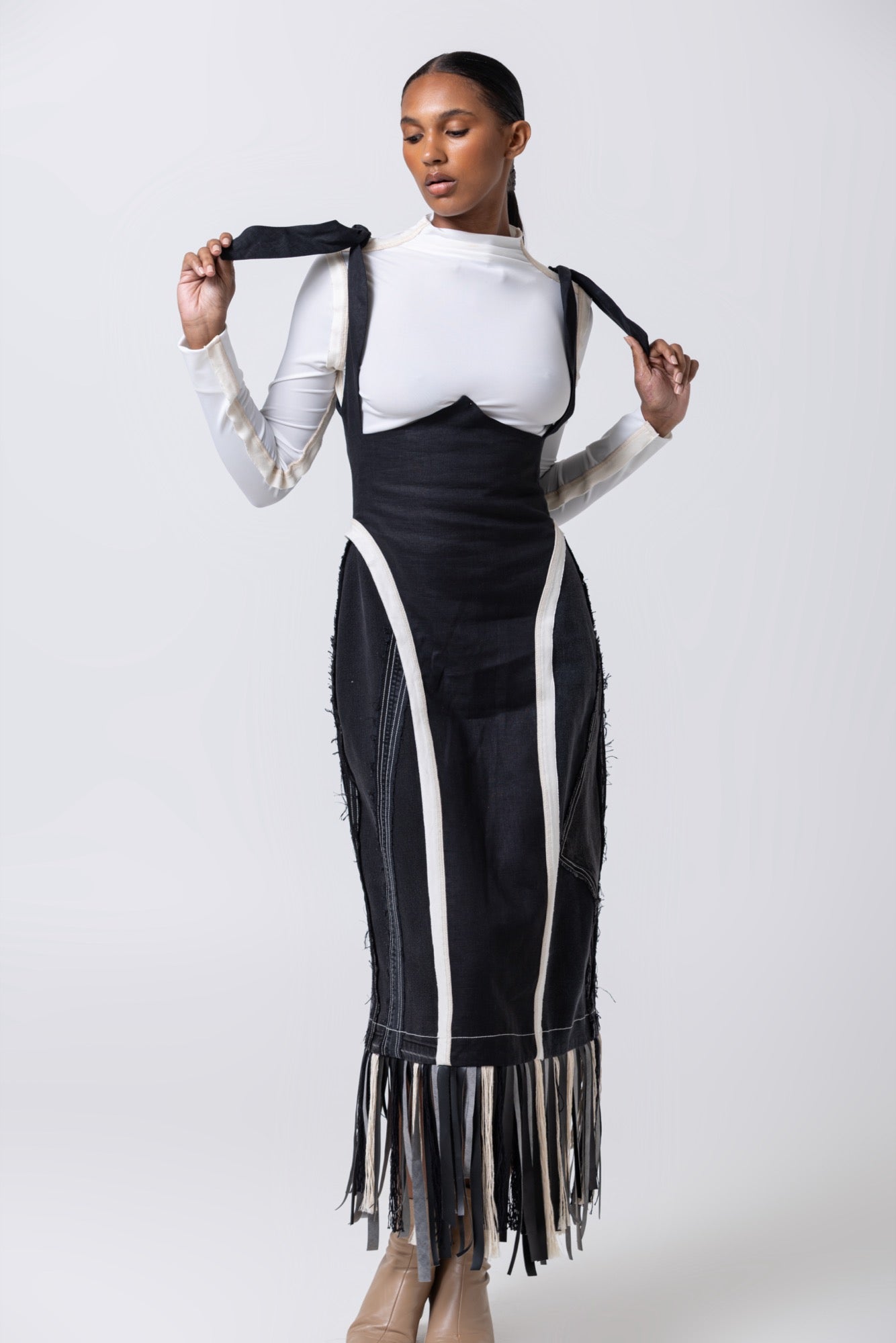 Skeleton Skirt in Black