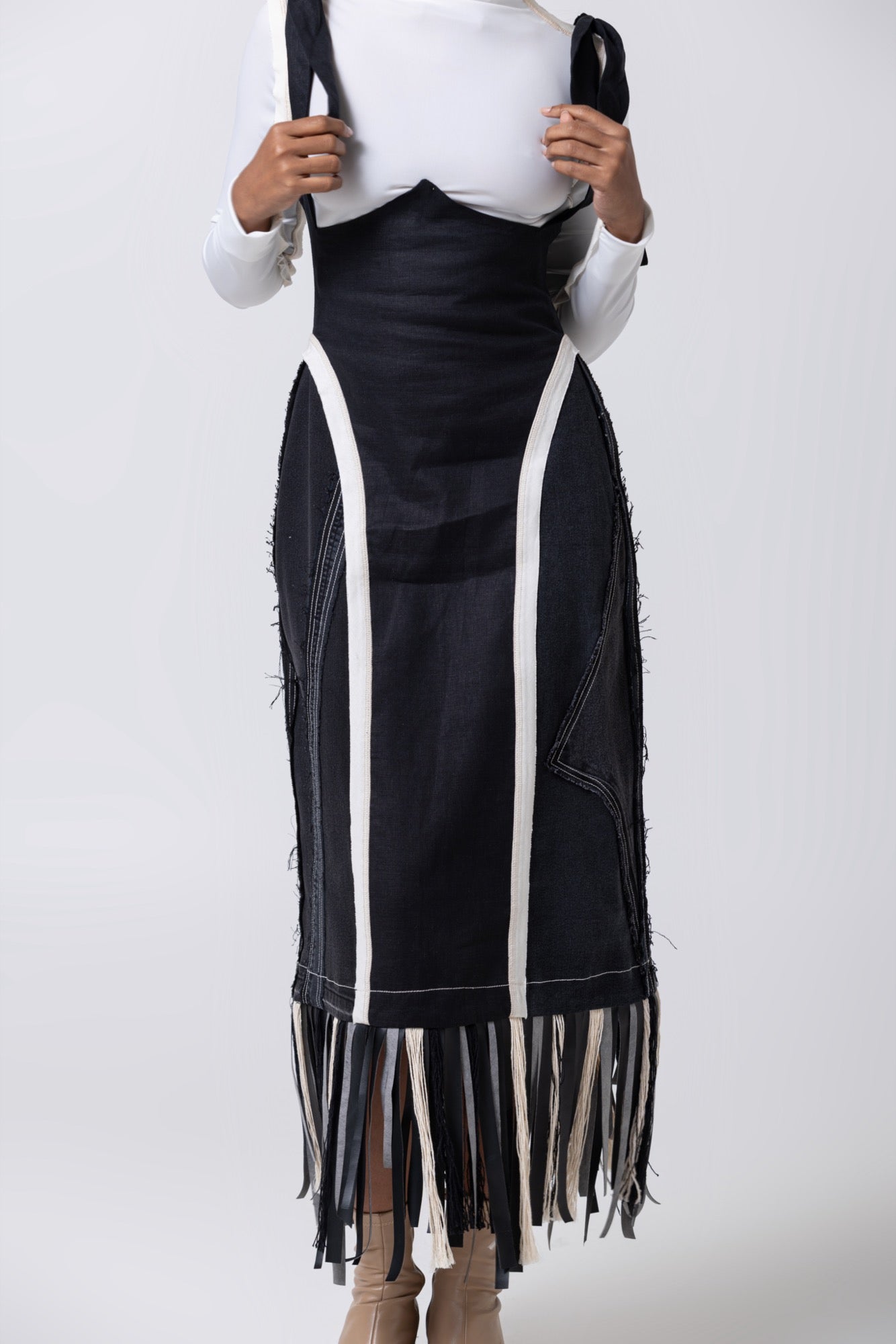 Skeleton Skirt in Black